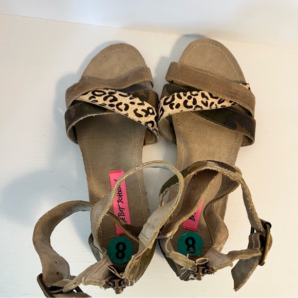 Betsey Johnson Women's Leopard Print Sandals - Picture 7 of 8